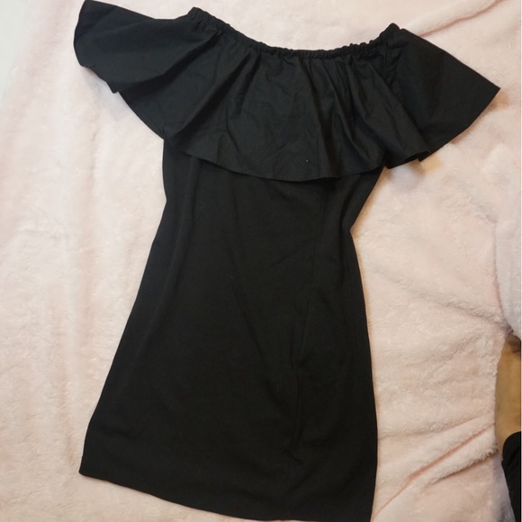 Off shoulder black dress - Picture 3 of 5